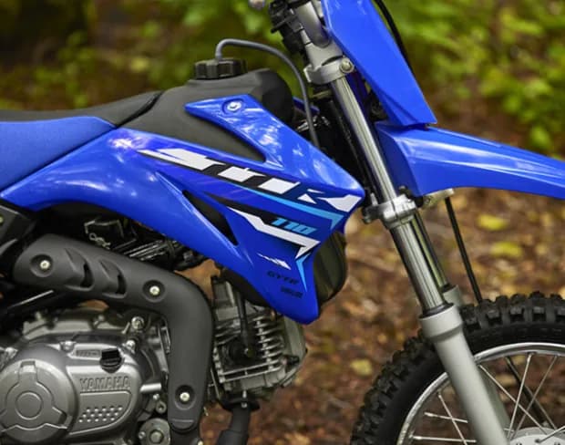 Front fork and blue front fender of the Yamaha TT-R110E